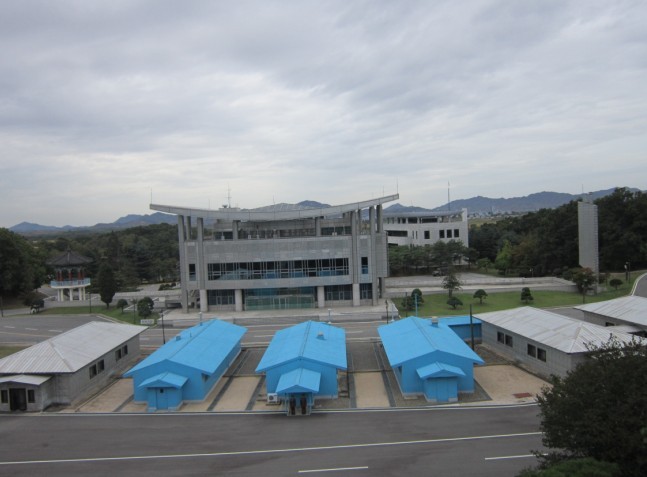 平壤開城板門店、三八線、妙香山、南浦、雙飛