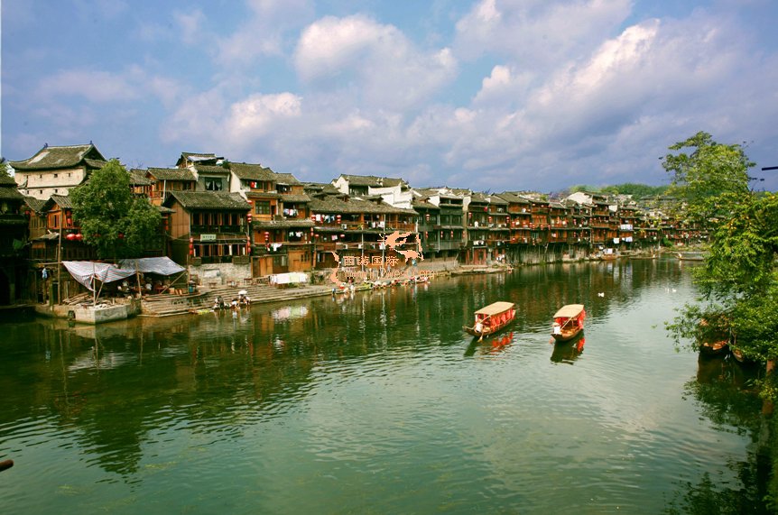 張家界、寶峰湖、芙蓉鎮(zhèn)、鳳凰古城、天門(mén)山玻